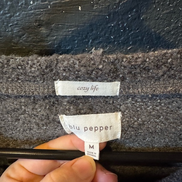 Women’s Blu Pepper Cozy Life Gray V-Neck Sweater - Picture 2 of 4